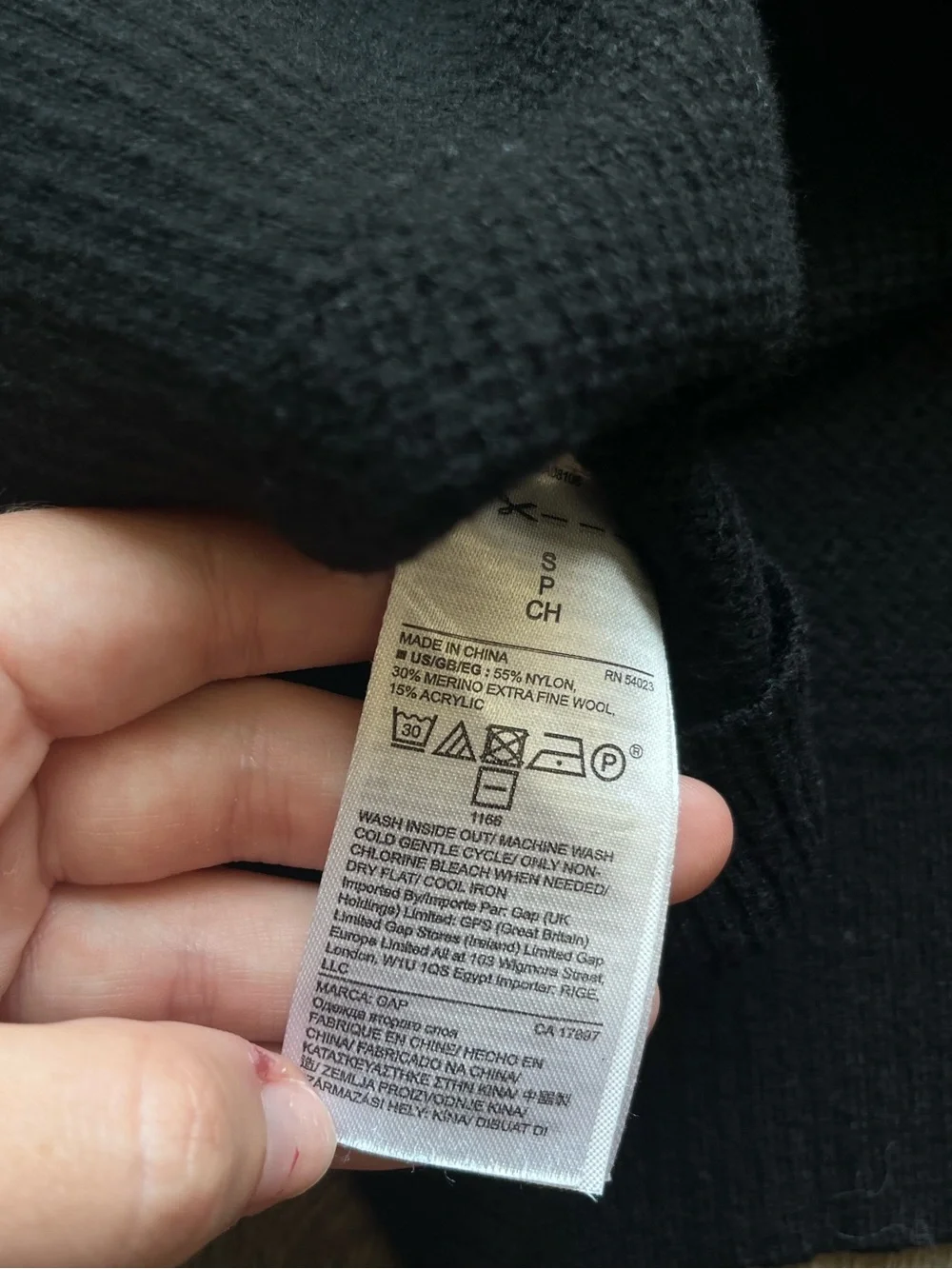 GAP V‑Neck Knit Sweater